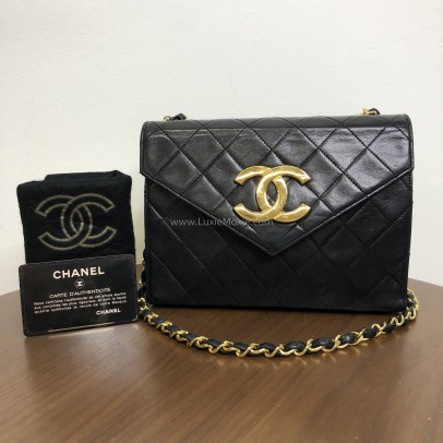 CHANEL Vintage CC Logo Small Chain Shoulder Flap Bag in Black Lambskin – GHW