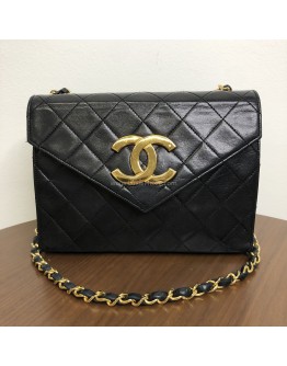 CHANEL Vintage CC Logo Small Chain Shoulder Flap Bag in Black Lambskin – GHW