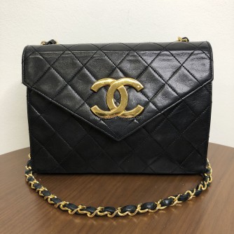 CHANEL Vintage CC Logo Small Chain Shoulder Flap Bag in Black Lambskin – GHW