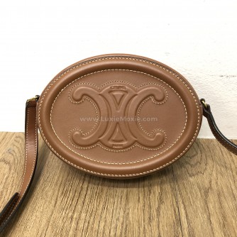 CELINE Cuir Triomphe Oval Crossbody Bag in Tan Smooth Calfskin – GHW