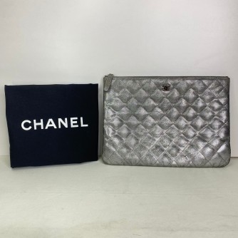 CHANEL O Case Clutch in Metallic Silver – SHW (21 Series – Year 2016)