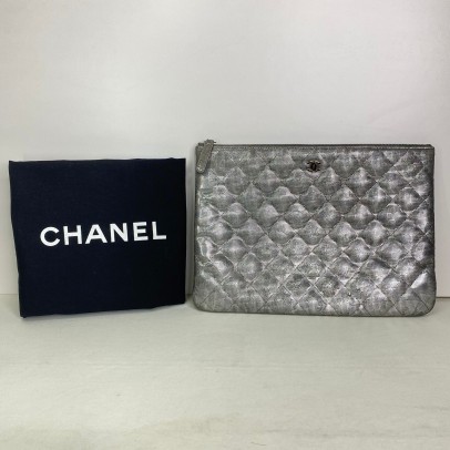 CHANEL O Case Clutch in Metallic Silver – SHW (21 Series – Year 2016)