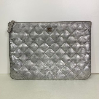 CHANEL O Case Clutch in Metallic Silver – SHW (21 Series – Year 2016)