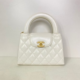 CHANEL Mini Kelly Shopper Tote in White Shiny Calfskin – GHW (Microchip)