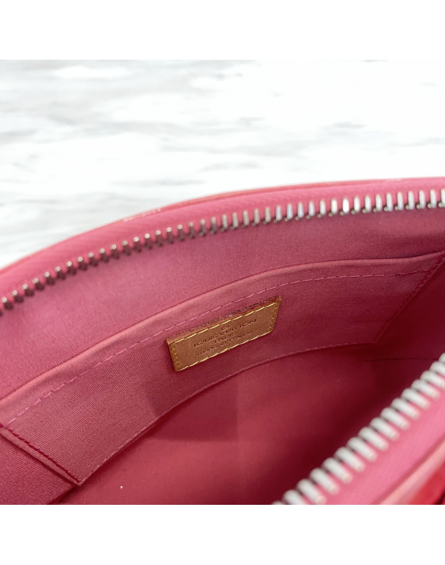 Louis Vuitton Framboise Pink Monogram Vernis Minna Street 24lv131s For Sale  at 1stDibs