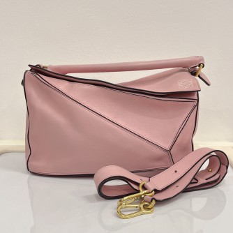 LOEWE Medium Puzzle Edge Bag in Pink Classic Calfskin with Shoulder Strap – GHW