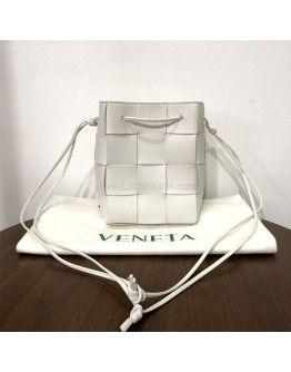 BOTTEGA VENETA Small Cassette Bucket Crossbody Bag in White Calfskin