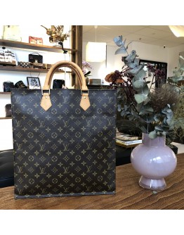 LOUIS VUITTON Monogram Sac Plat Handbag – GHW (Year 2005)