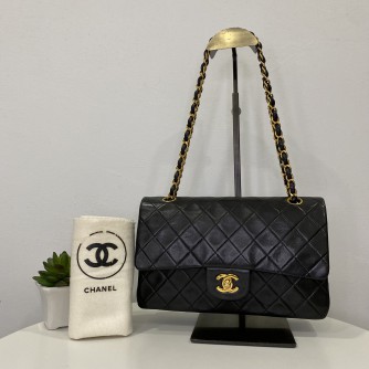 Chanel Medium Classic Flap CF in Black Caviar GHW