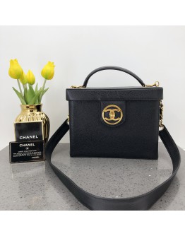 CHANEL Vintage Medium Vanity Case Handbag with Shoulder Strap - GHW