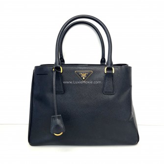 PRADA BN1874 Saffiano Lux Tote Bag with Shoulder Strap – GHW