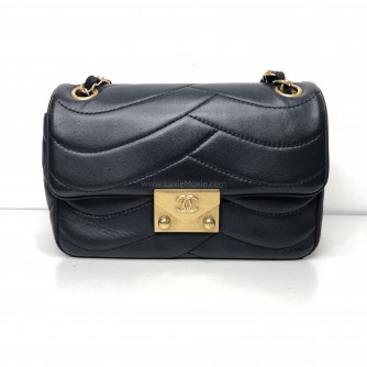 CHANEL Small Pagoda Flap Shoulder Bag in Black Scallop Quilted Lambskin – GHW (Series 21 – Year 2016)